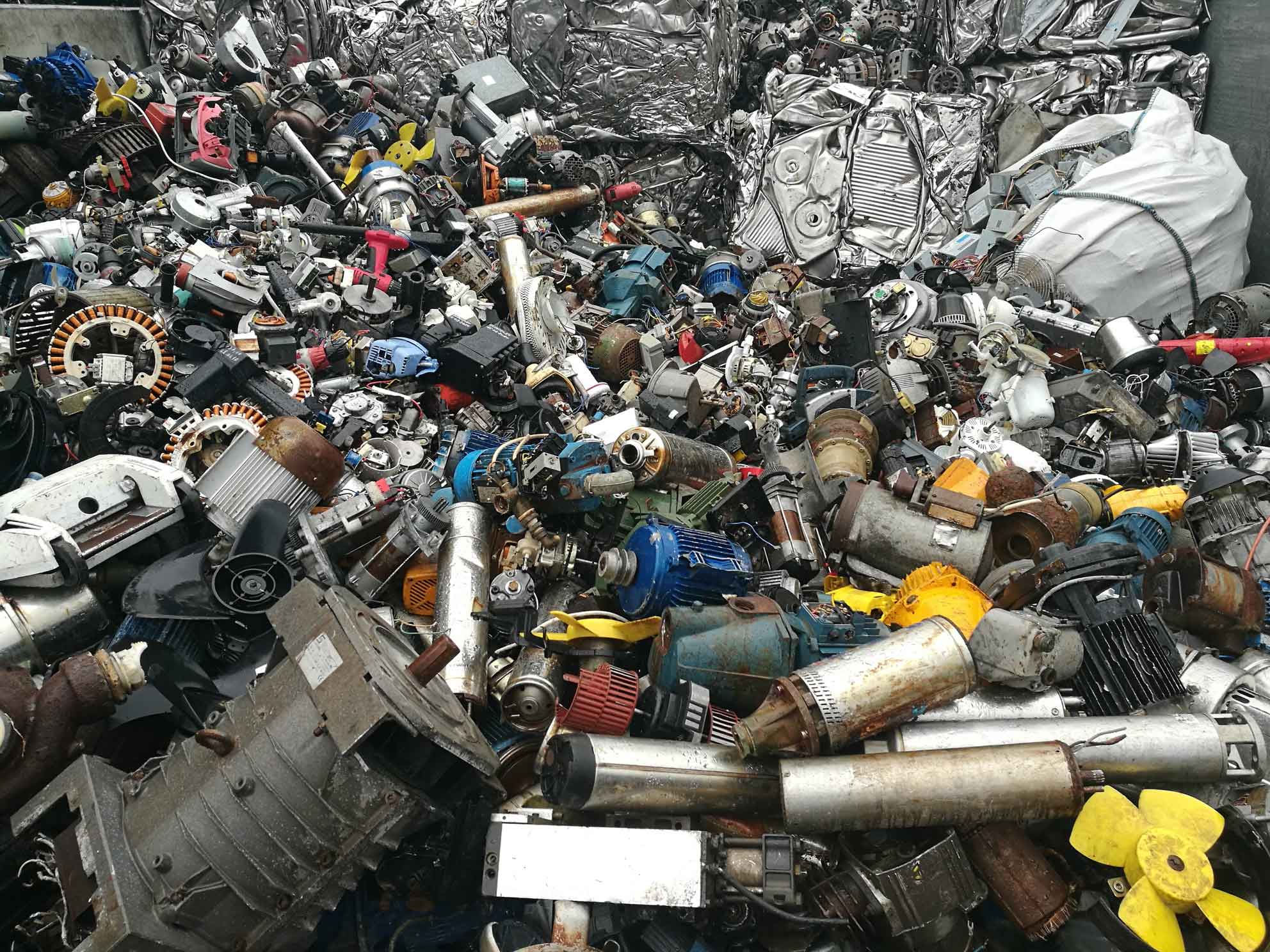 Montagna di rottami in particolare, motori di pompe di calore